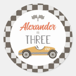 Pegatina Redonda Viñeta de Carrera Tres Cumpleaños