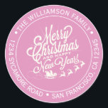 Pegatina Redonda Vintage Christmas New Year Pink Return Address<br><div class="desc">Navidades familia vuelta dirección pegatina con tu nombre y dirección en tipografía elegante con una imagen de bonito hecha a mano Feliz Navidad y Feliz Año Nuevo en un fondo rosa fucsia. Simplemente agrega tu nombre y dirección. Diseñado exclusivamente para usted por Happy Dolphin Studio. Si necesita ayuda o productos...</div>