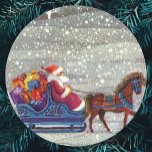 Pegatina Redonda Vintage Christmas, Santa Claus Horse Open Sleigh<br><div class="desc">Ilustracion de época Victorian Festividad navideña Feliz Navidad con un alegre Papá Noel montado en un caballo de trineos abiertos en la víspera de Navidades. Está nevando durante el invierno con una ciudad somnolienta a lo lejos. Árboles blancos cubiertos con ramas cubiertas de nieve mientras los copos de nieve caen...</div>