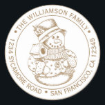 Pegatina Redonda Vintage Christmas SnowMan Gold Ink Return Address<br><div class="desc">Navidades familia vuelta dirección pegatina con tu nombre y dirección en una tipografía elegante con tinta dorada con un muñeco de nieve de la Navidad pintado a mano sobre un fondo blanco. Simplemente agrega tu nombre y dirección. Diseñado exclusivamente para usted por Happy Dolphin Studio. Si necesita ayuda o productos...</div>