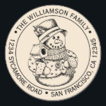 Pegatina Redonda Vintage Christmas SnowMan Ivory Return Address<br><div class="desc">Navidades familia vuelta dirección pegatina con tu nombre y dirección en tipografía elegante con un muñeco de nieve de Navidad pintado a mano en un fondo de marfil. Simplemente agrega tu nombre y dirección. Diseñado exclusivamente para usted por Happy Dolphin Studio. Si necesita ayuda o productos coincidentes, póngase en contacto...</div>