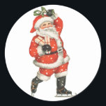 Pegatina Redonda Vintage Christmas Victorian Santa Claus Ice Skater<br><div class="desc">Deportes de ilustracion de época Festividad navideña con una alegre patinadora de hielo de Santa Claus sosteniendo una rama de mistletoe sobre su cabeza. Se corta la vida victoriana. ¡Es hora de darle a Santa un gran beso!</div>