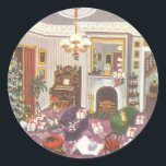 Pegatina Redonda Vintage Christmas Wrapping Presenta en la Sala de<br><div class="desc">Ilustracion de época Feliz Navidad diseño con el interior de una sala de estar con un espejo sobre la chimenea, muebles y una lámpara de araña. Esta acogedora habitación está llena de regalos, papel de envoltura y cinta de correr por la noche de los Navidades. Un lindo gatito está durmiendo...</div>