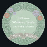 Pegatina Redonda Vintage Christmas Wreath Personalizado<br><div class="desc">Cintas de Navidad decorativas y ornamentadas. Una corona de encaje verde decorada con baudibles enmarca tu mensaje con delicados copos de nieve. Perfecto para añadir paquetes y regalos a los Navidades.</div>
