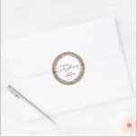 Pegatina Redonda Vintage Greenery Wreath Christmas Sticker<br><div class="desc">Añada un toque de elegancia natural a cualquier proyecto con este Pegatina de Vintage Evergreen Juniper Wreath. Perfecto para sellar tarjetas de vacaciones, decorar la envoltura de regalo o añadir un detalle festivo a las invitaciones, este pegatina muestra una corona de enebro bellamente ilustrada con un encanto atemporal y siempre...</div>