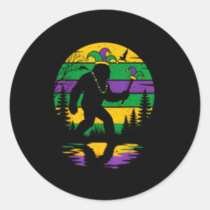 Pegatina Redonda Vintage Mardi Gras Bigfoot Sasquatch Divertido Chi