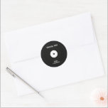 Pegatina Redonda Vinyl Record Vintage Gracias Boda<br><div class="desc">Gracias a sus invitados con estilo con nuestros pegatinas de vinilo personalizados "gracias". El diseño único y retro de estos pegatinas tiene forma de disco de vinilo y cuenta con las palabras "gracias" impresas en la parte posterior. Los pegatinas son una forma práctica y decorativa de mostrar su aprecio a...</div>