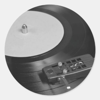 Pegatina Redonda Visión general de un disco de vinilo reproduciéndo