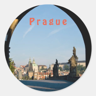 Pegatina Redonda Vista del puente Charles en Praga