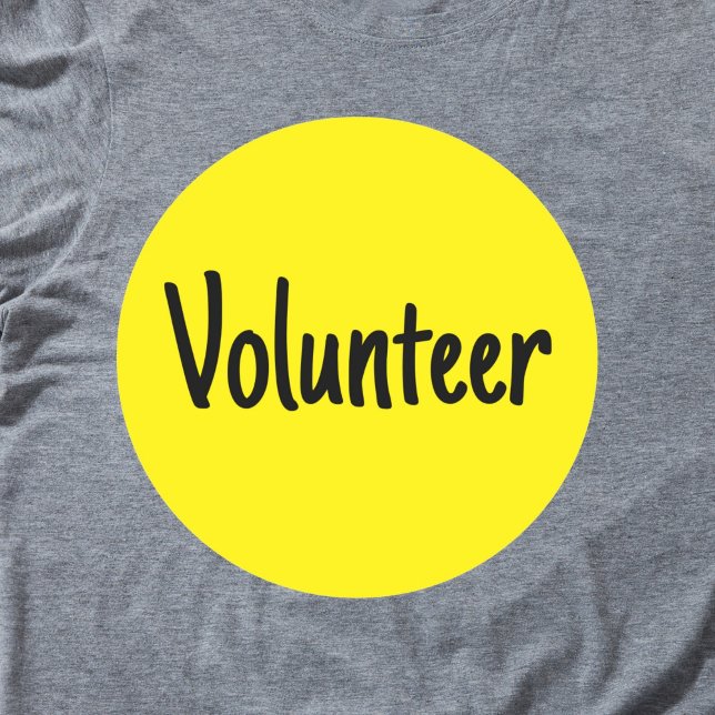 Pegatina Redonda Voluntario amarillo (Bright yellow volunteer sticker badge.)