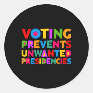 Pegatina Redonda Votar me impide regalos de presidente no deseados