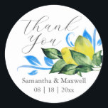 Pegatina Redonda Watercolor Lemon Wedding Favor<br><div class="desc">Estos stickers de bodas toscanos presentan limones botánicos de acuarela y arte verde. Utilice los campos de plantilla simples para agregar la información del personalizado. Una elección rústica y elegante para seguir tus favores matrimoniales. Para más información visite www.zazzle.com/dotellabelle Arte y diseño de Victoria Grigaliunas</div>