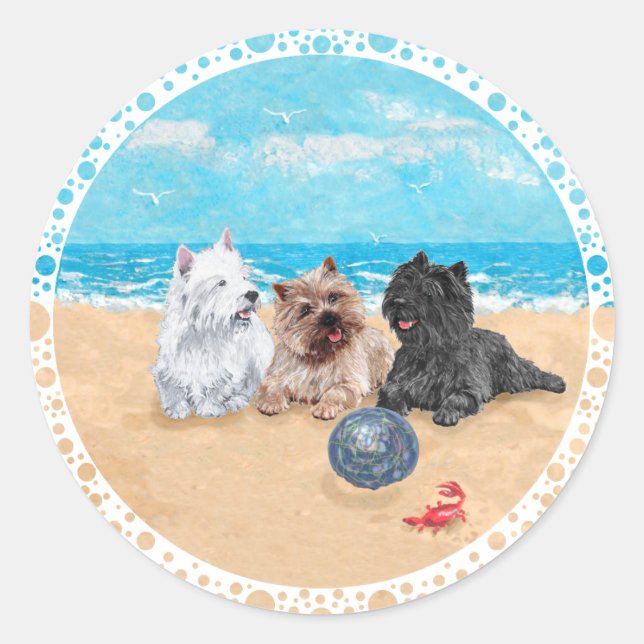 Pegatina Redonda Westie con Cairn Terriers en la Playa (Anverso)