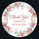 Pegatina Redonda Winter Berry Wreath 50th Birthday Gracias Por Favo<br><div class="desc">Un hermoso y elegante agradecimiento favorece al pegatina diseñado especialmente para una fiesta de 50 años. Cuenta con una corona acuática de bayas rojas enclavada en un follaje verde salado. Gracias está escrito en un guión atemporal y clásico. Dos líneas más abajo te permiten personalizares de tu agradecimiento. Este elemento...</div>