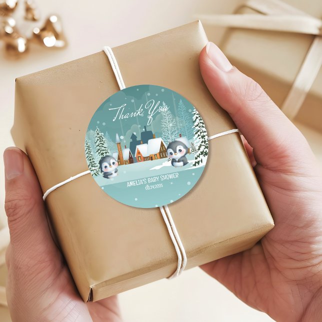 Pegatina Redonda Winter Woodland Baby hace frío afuera de la ducha  (Subido por el creador)