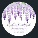 Pegatina Redonda Wisteria acuarela Gracias | Bat Mitzvah<br><div class="desc">Este diseño presenta elegantes flores de glicinia de acuarela en lavanda suave y morado con hojas verdes sobre un fondo blanco con tu mensaje de agradecimiento de Bat Mitzvah y la fecha a continuación. Personalice editando el texto en los cuadros de texto. Diseñado para ti por Evco Studio www.zazzle.com/store/evcostudio #batmitzvah...</div>