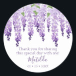 Pegatina Redonda Wisteria acuarela Gracias | Bat Mitzvah<br><div class="desc">Este diseño presenta elegantes flores de glicinia de acuarela en lavanda suave y morado con hojas verdes sobre un fondo blanco con tu mensaje de agradecimiento de Bat Mitzvah y la fecha a continuación. Personalice editando el texto en los cuadros de texto. Diseñado para ti por Evco Studio www.zazzle.com/store/evcostudio #mitzvah...</div>