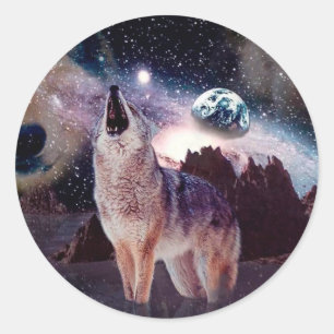 Pegatina Redonda Wolf aullando a través del universo