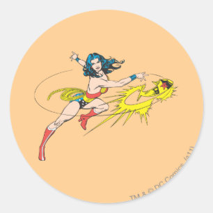 Pegatina Redonda Wonder WomanThrows Crown