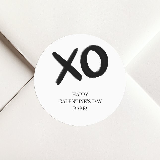 Pegatina Redonda XOXO Negro y blanco feliz bebé del día de Galentin (XOXO Black and White Happy Galentine's Day Babe Classic Round Sticker)