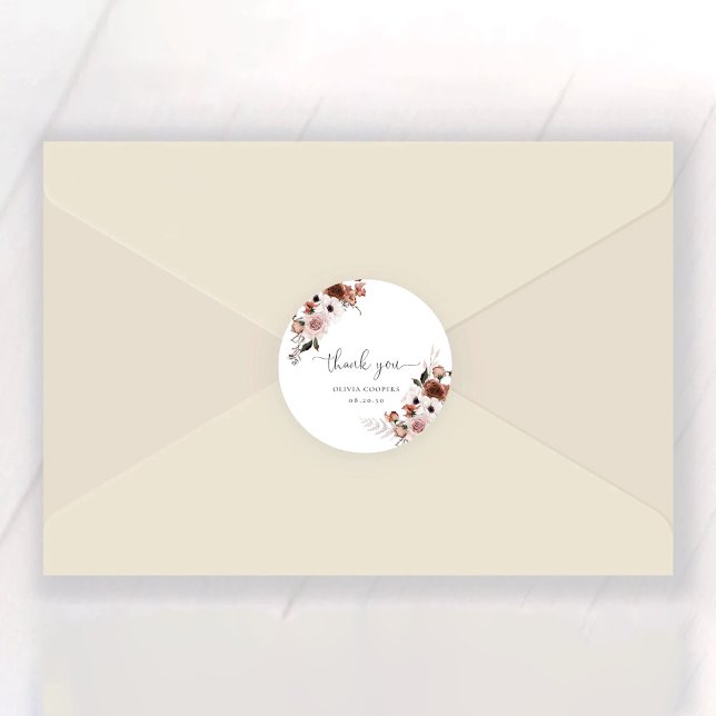 Pegatina redondo clásico de Baby Shower con flor d (Subido por el creador)