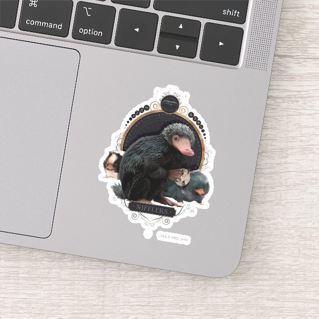 Pegatina Retrato Art Nouveau de NIFFLER™s (Detalle)