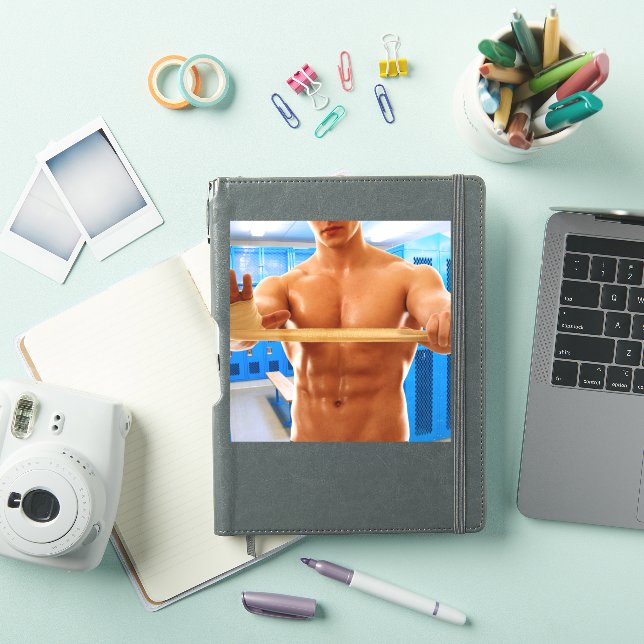 Pegatina SlipperyJoe hombre muscular abs vestuario de baldo (Funda para iPad)
