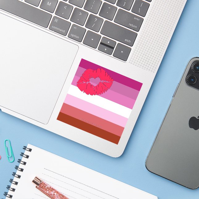 Pegatina SlipperyJoe lipstick bandera de orgullo lesbiana f (Ordenado portátil con iPhone)