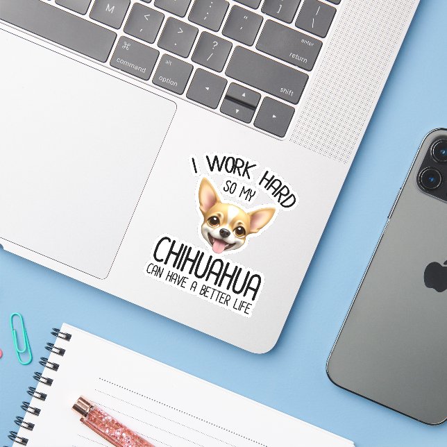 Pegatina Trabajo Mucho Para Que Mi Chihuahua Pueda Tener Un (Ordenado portátil con iPhone)