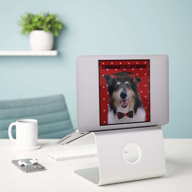Pegatina Tri Collie con birrete de graduación (Ordenado portátil  en el escritorio)