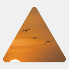 Pegatina Triangular Aves volando al atardecer