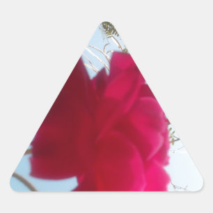 Pegatina Triangular Bloom celestial: Un Rosa contra el cielo
