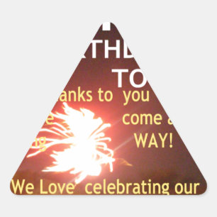 Pegatina Triangular Celebración de fuegos artificiales con mensaje de