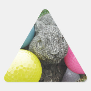 Pegatina Triangular Conejo con huevo amarillo azul rosa