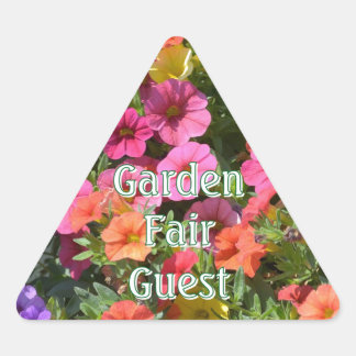 Pegatina Triangular Garden fair guest and volunteer