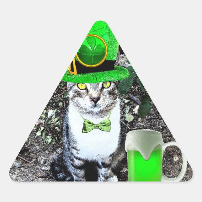 PEGATINA TRIANGULAR GATO DEL DÍA DE SAN PATRICK CON CERVEZA IRLANDESA  (Anverso)