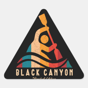 Pegatina Triangular Kayak de cañón negro retro