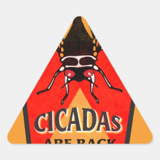 Pegatina Triangular Las cigarras vuelven a ser divertidas Magicicada