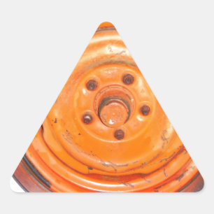 Pegatina Triangular Rueda vintage de Junk Yard, naranja negro y blanco
