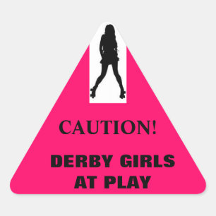 Pegatina Triangular Silhouette, ¡PREOCUPACIÓN!, CHICAS DERBY JUGANDO