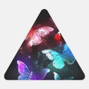 Pegatina Triangular Tres mariposas brillantes en el fondo nocturno