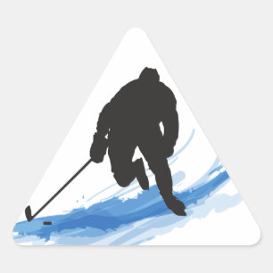 Pegatina Triangular Un jugador de hockey en el hielo