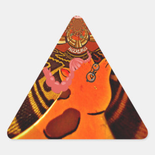 Pegatina Triangular Una jirafa divertida: un encanto africano Kaleidos