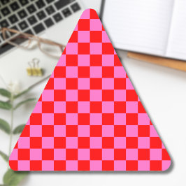 Pegatina Triangular Viñeta de tablero de ajedrez rosa y rojo