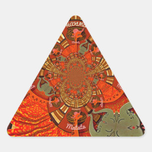 Pegatina Triangular Whimsical Heights: hermosa y divertida jirafa afri