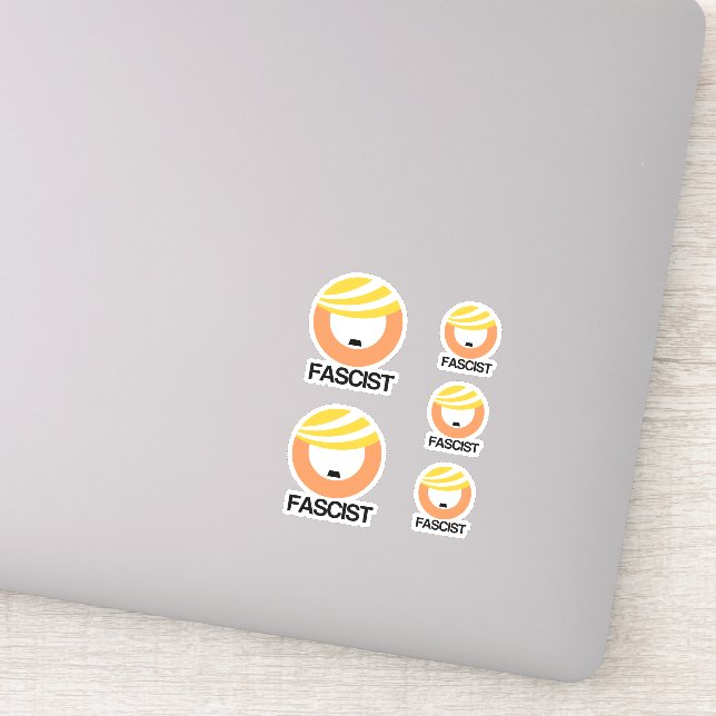 Pegatina Trump es un fascista (Detalle)