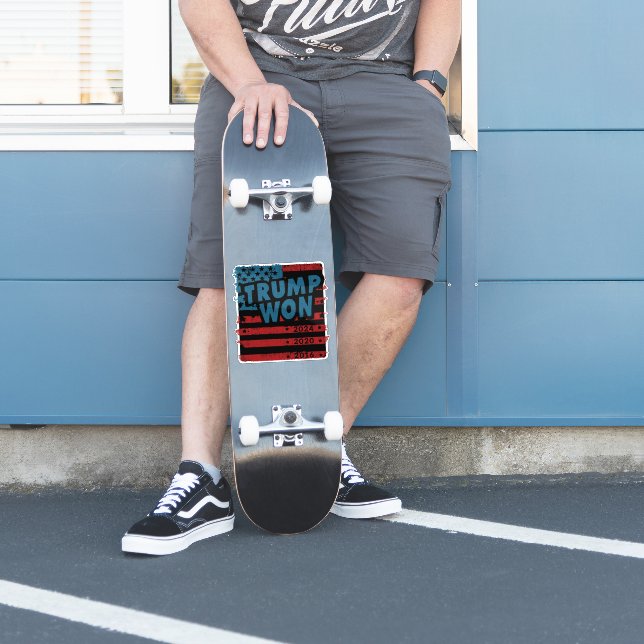 Pegatina Trump ganó 2024 (Patinador)