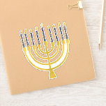 Pegatina Velas celestes de Menorah Hanukkah<br><div class="desc">Relieve metalizado de oro falso menorah velas para su celebración de Hanukkah. Ilustracion menorah caprichoso con estrellas blancas cubiertas de velas celestiales sobre un falso atril de velas menorah dorado. El elegante estrella de Menorah Hanukkah ilustró regalos de diseño y productos de papel.</div>
