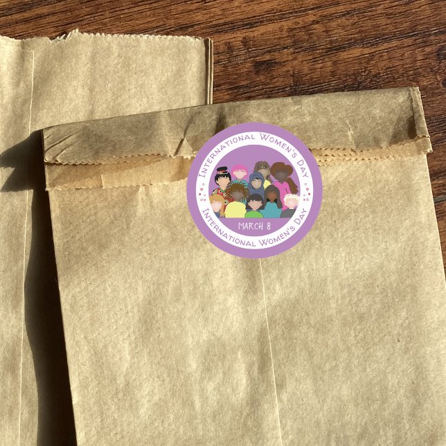 Pegatinas blancos morados del Día Internacional de (International Women's Day purple and white round sticker .)