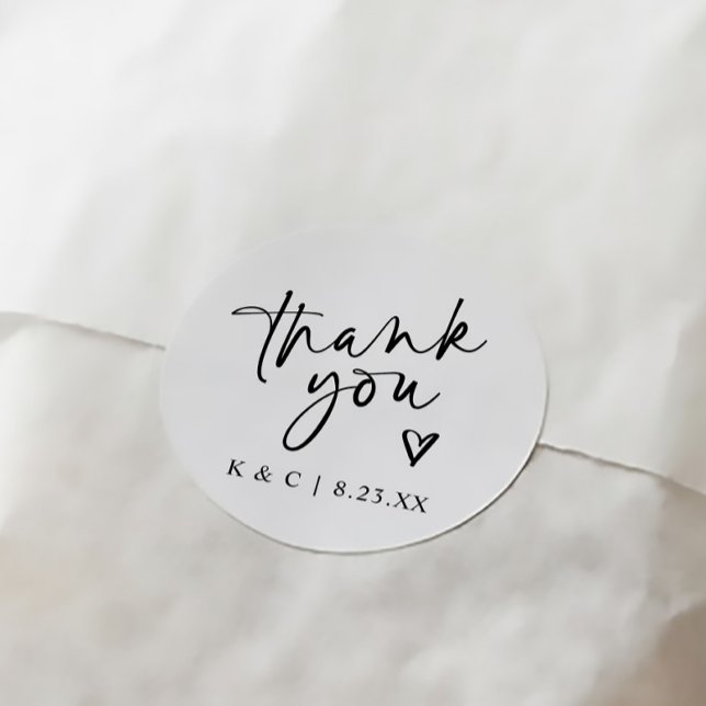 Pegatinas de Agradecimiento para Recuerdos de Boda (Modern minimalist handwriting wedding thank you favor tags with heart in black and white)